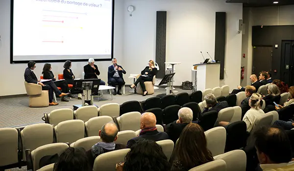 Photo de table ronde lors d'un Digital DInner