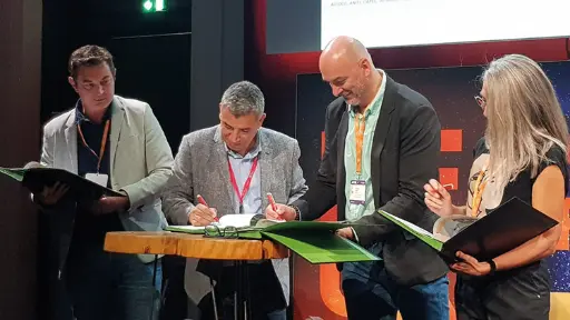 SIgnature du contrat de filière avec la présence de Digital 113, la région Occitanie, Numeum et la Mêlée